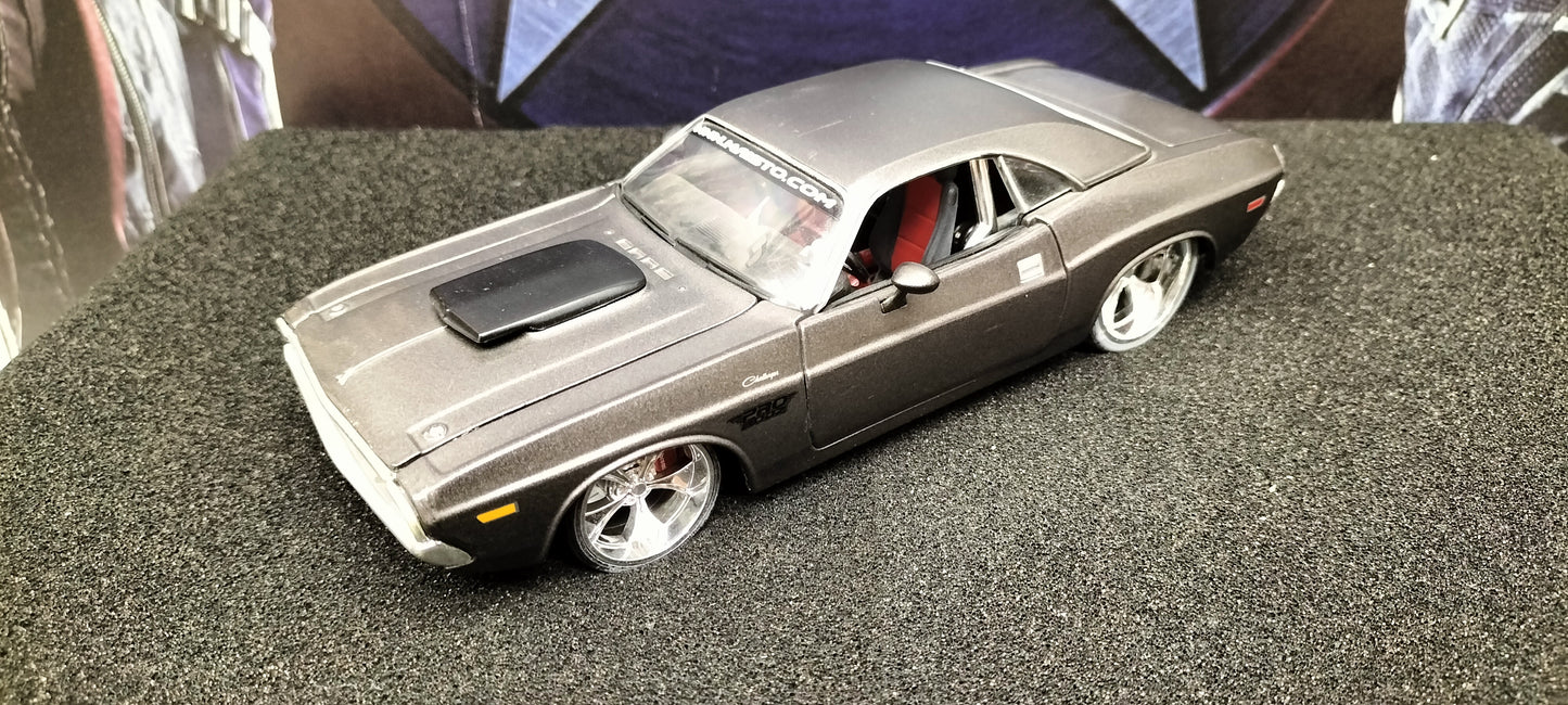 Maisto Design 1/24 Dodge Challenger R/T 1970 Gray USED