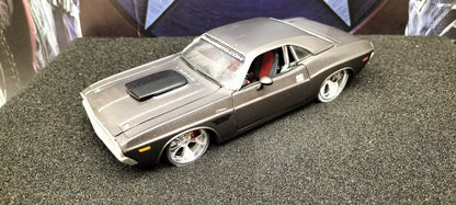 Maisto Design 1/24 Dodge Challenger R/T 1970 Gray USED