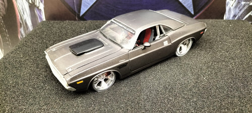 Maisto Design 1/24 Dodge Challenger R/T 1970 Gray USED