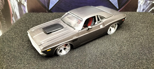 Maisto Design 1/24 Dodge Challenger R/T 1970 Gray USED