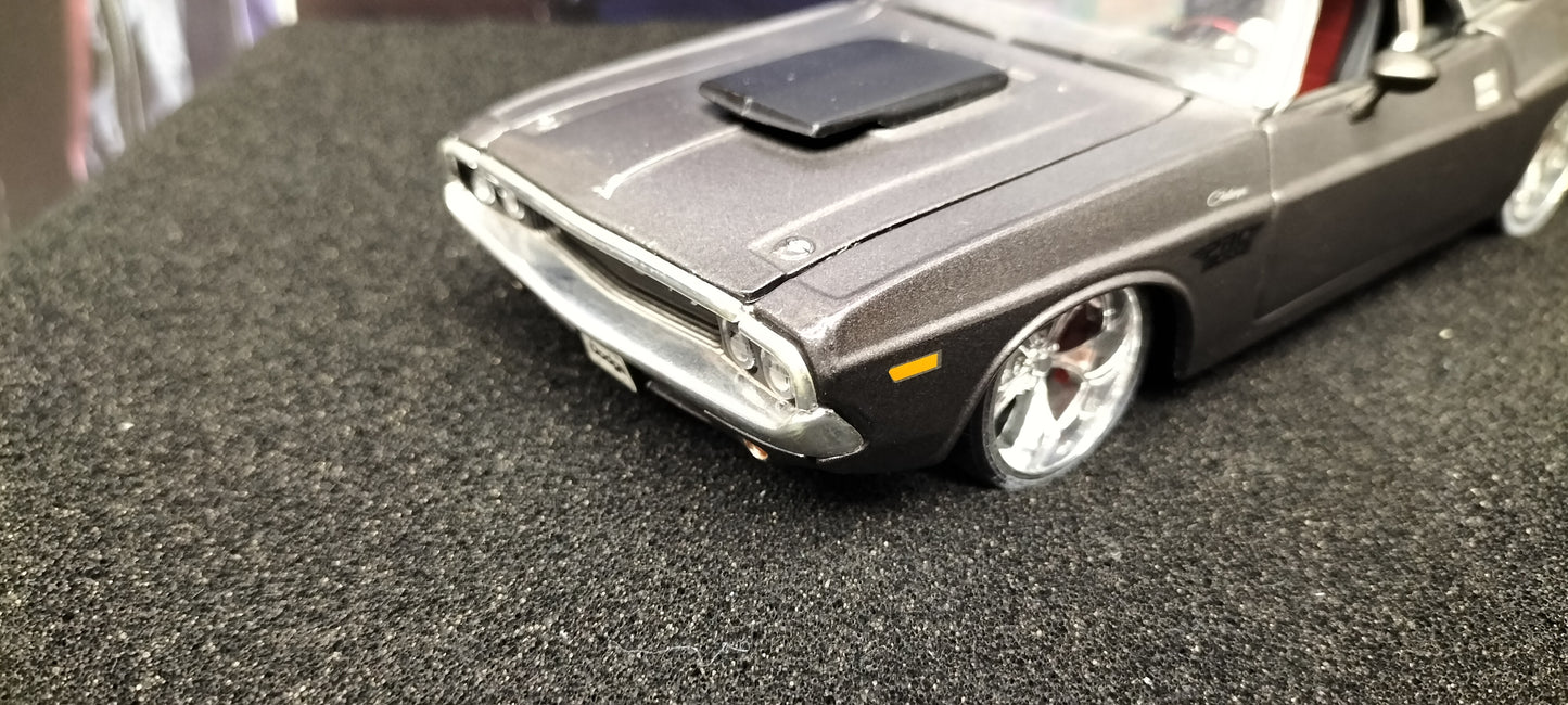 Maisto Design 1/24 Dodge Challenger R/T 1970 Gray USED