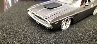 Maisto Design 1/24 Dodge Challenger R/T 1970 Gray USED