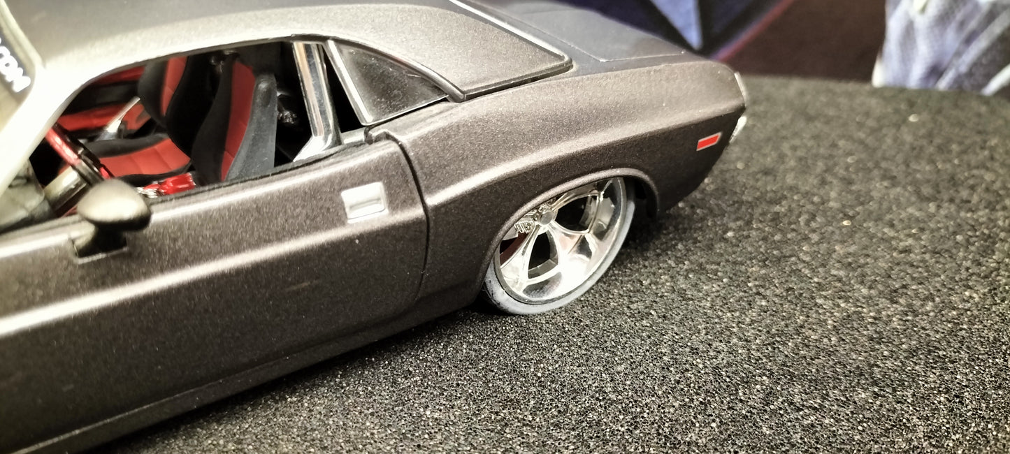Maisto Design 1/24 Dodge Challenger R/T 1970 Gray USED