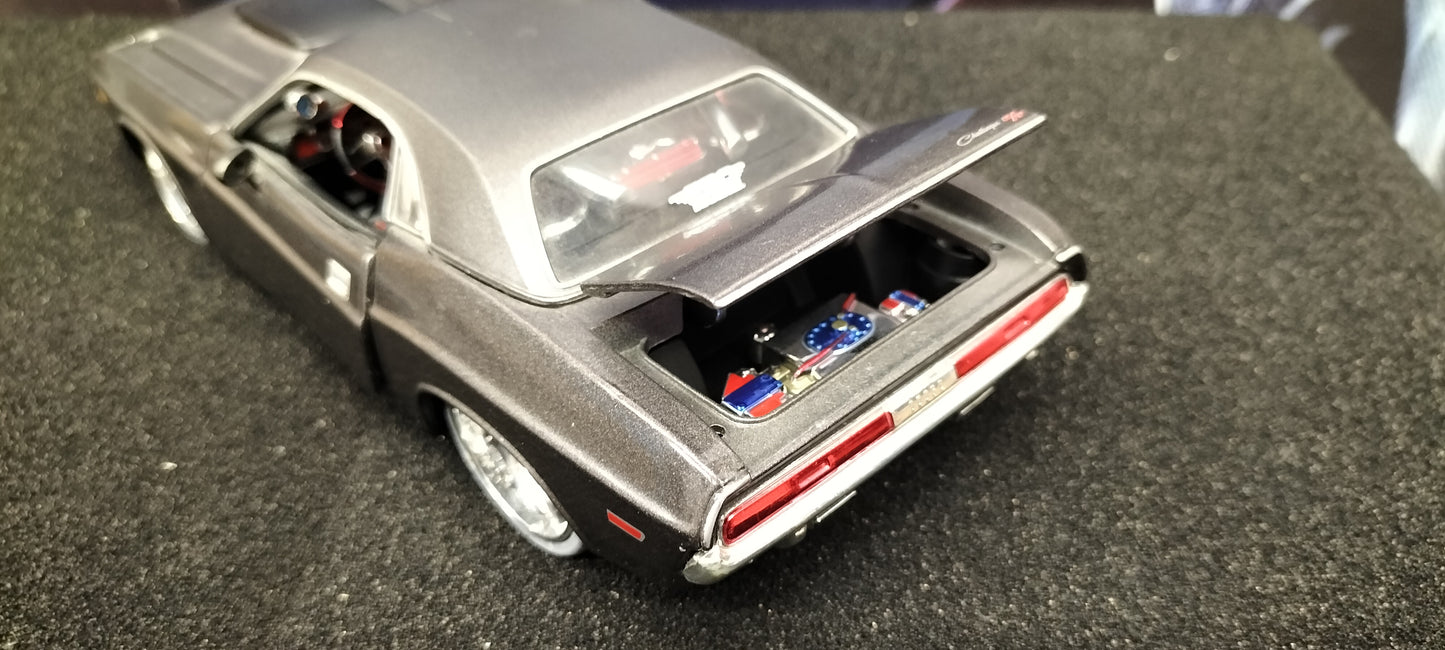 Maisto Design 1/24 Dodge Challenger R/T 1970 Gray USED