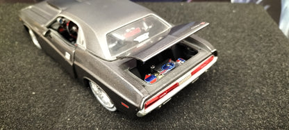 Maisto Design 1/24 Dodge Challenger R/T 1970 Gray USED