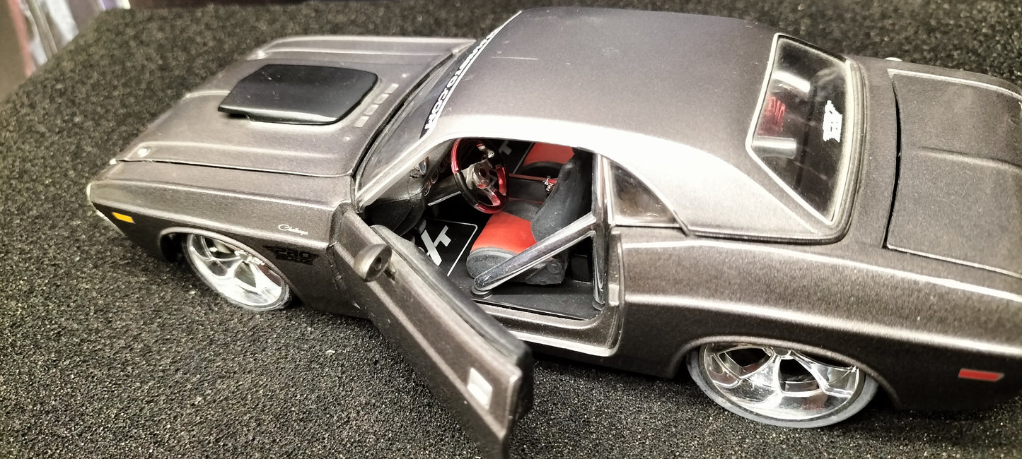 Maisto Design 1/24 Dodge Challenger R/T 1970 Gray USED
