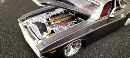 Maisto Design 1/24 Dodge Challenger R/T 1970 Gray USED