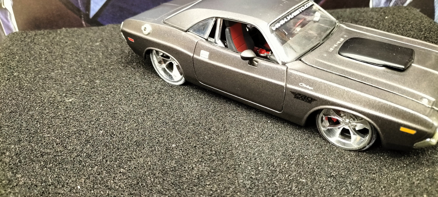 Maisto Design 1/24 Dodge Challenger R/T 1970 Gray USED