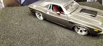 Maisto Design 1/24 Dodge Challenger R/T 1970 Gray USED