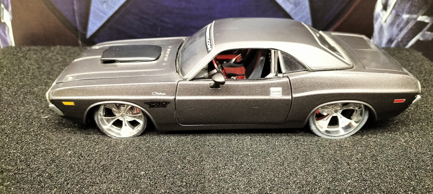 Maisto Design 1/24 Dodge Challenger R/T 1970 Gray USED