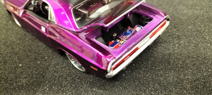 Maisto Design 1/24 Dodge Challenger R/T 1970 Purple Black Stripes USED