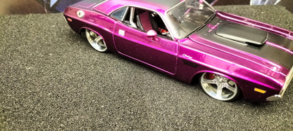 Maisto Design 1/24 Dodge Challenger R/T 1970 Purple Black Stripes USED