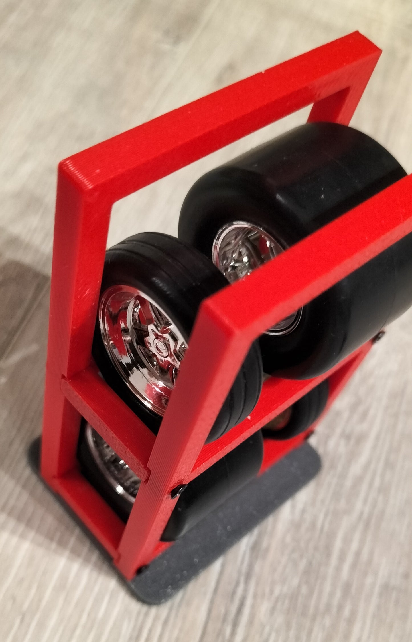 Custom Design 1/24 Stojak na koła i akcesoria Red